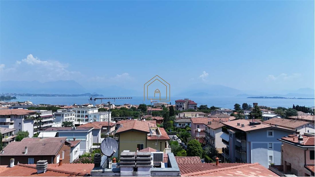 Apartment in Desenzano Centro, Desenzano del Garda, Lombardy 1 - 18022807