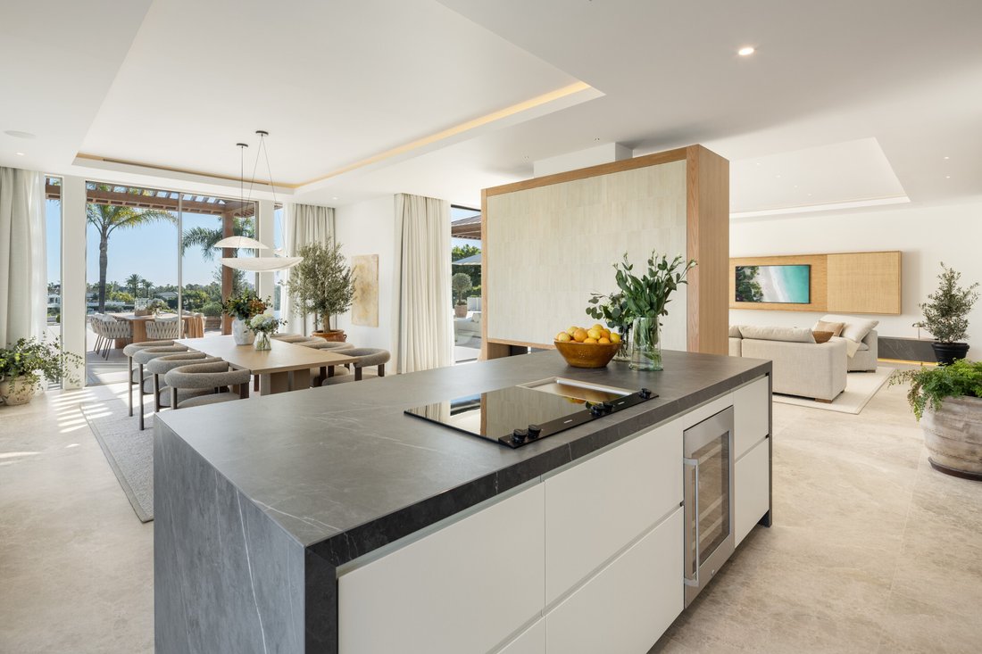 Villa in Nueva Andalucia, Marbella, Spain 4 - 15010229