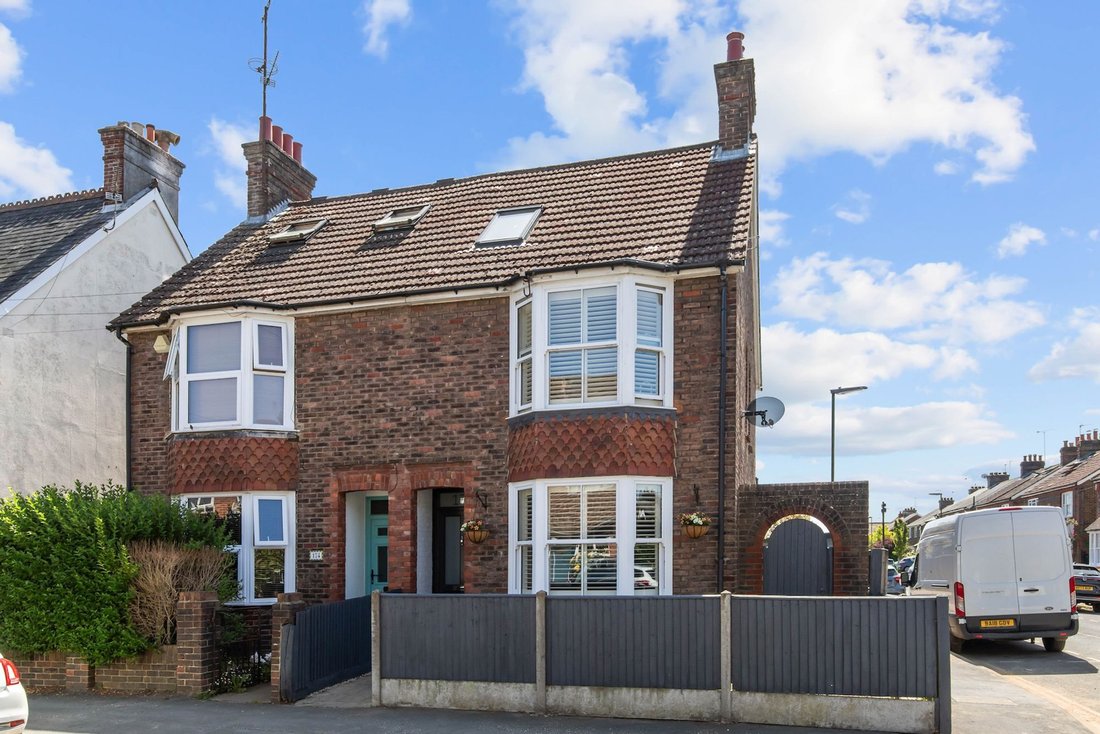House in Oakhill, Horsham, England 1 - 18023600