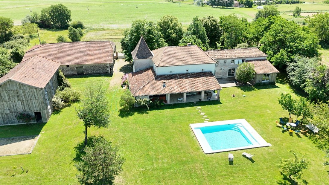 Estate in Fongrave, Nouvelle-Aquitaine, France 2 - 16276773