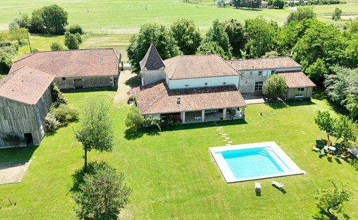 Estate in Fongrave, Nouvelle-Aquitaine, France 1