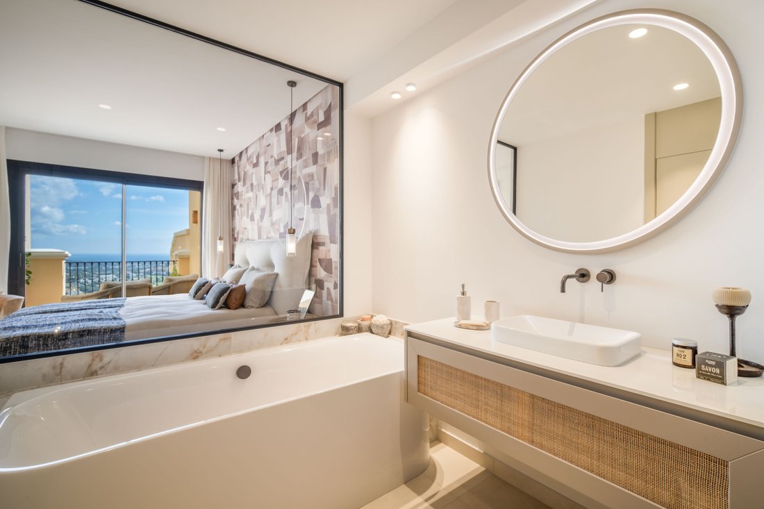 Apartment in La Quinta, Benahavis, Andalusia 3 - 14932149