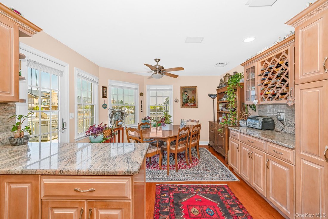 House in Seaford, New York, United States 5 - 18023667
