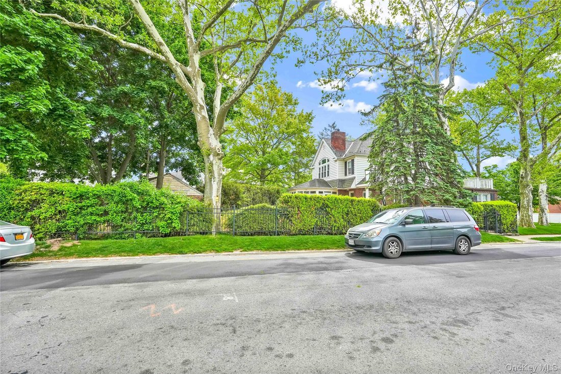 House in New York, New York, United States 4 - 18023301