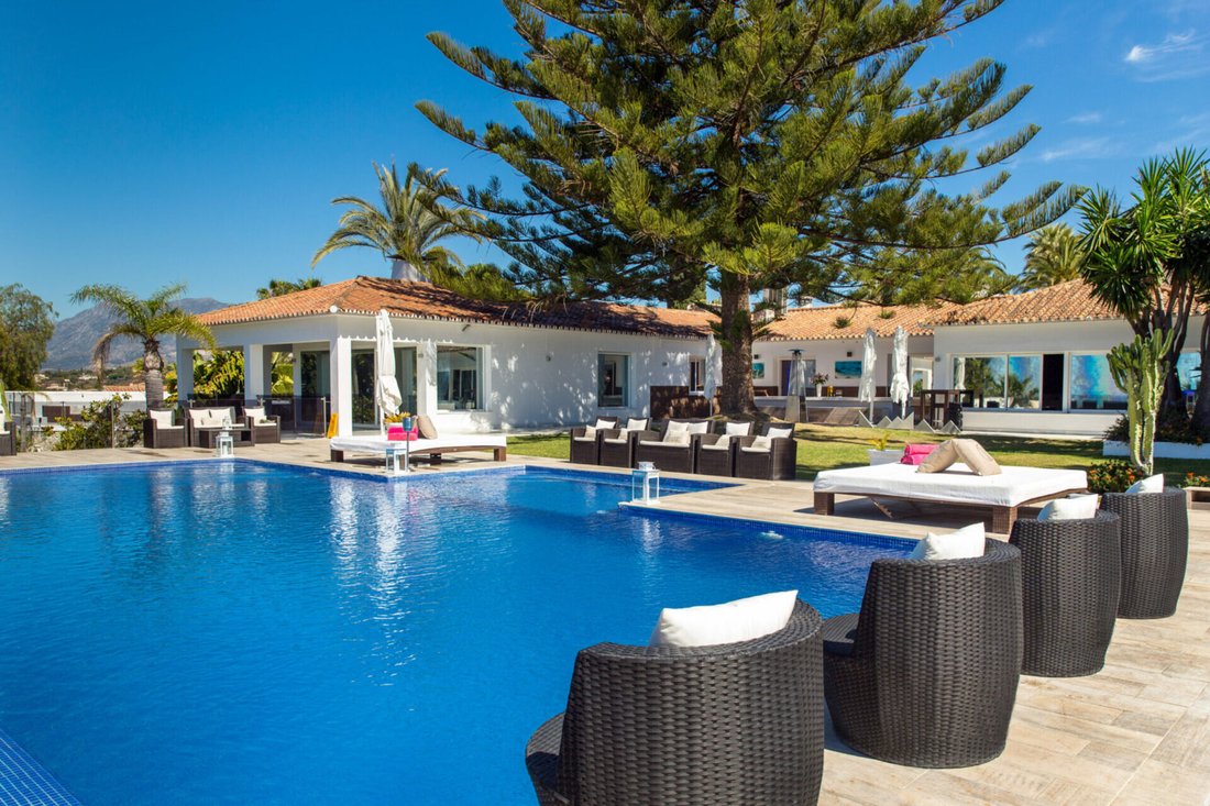 Villa in Elviria-Cabopino, Marbella, Spain 1 - 15762636