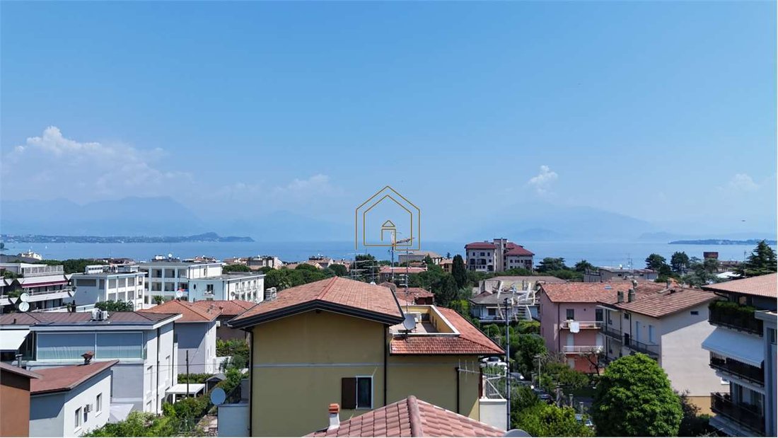 Apartment in Desenzano Centro, Desenzano del Garda, Lombardy 2 - 18022807