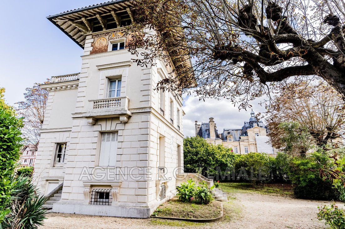 Villa in Chateau, Maisons-Laffitte, France 1 - 18023608