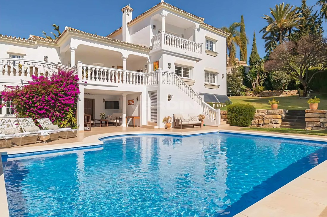 Villa in El Paraíso, Benahavis, Spain 1 - 16566423