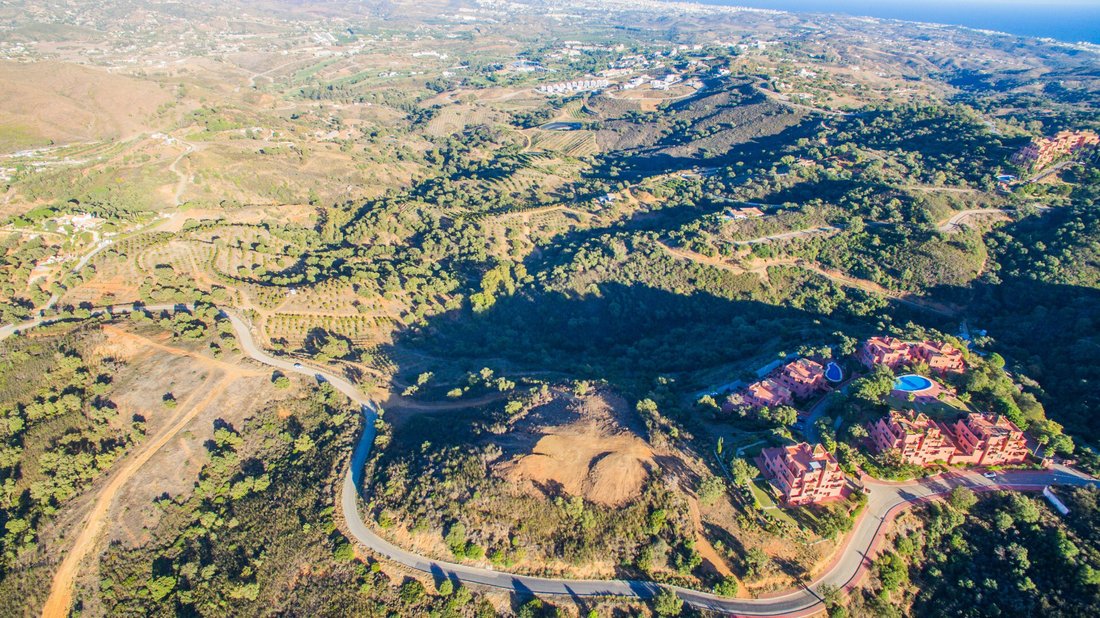 Land in Elviria-Cabopino, Marbella, Spain 4 - 15219198