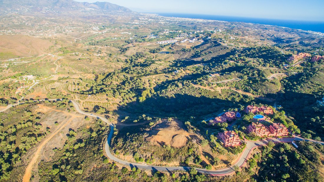 Land in Elviria-Cabopino, Marbella, Spain 5 - 15219198