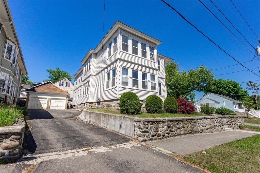 Lawrence, Massachusetts, United States 5 - 18023691