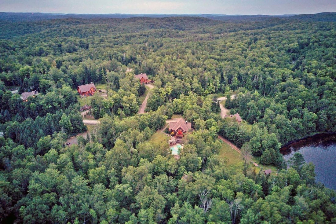 House in La Macaza, Quebec, Canada 3 - 18023754