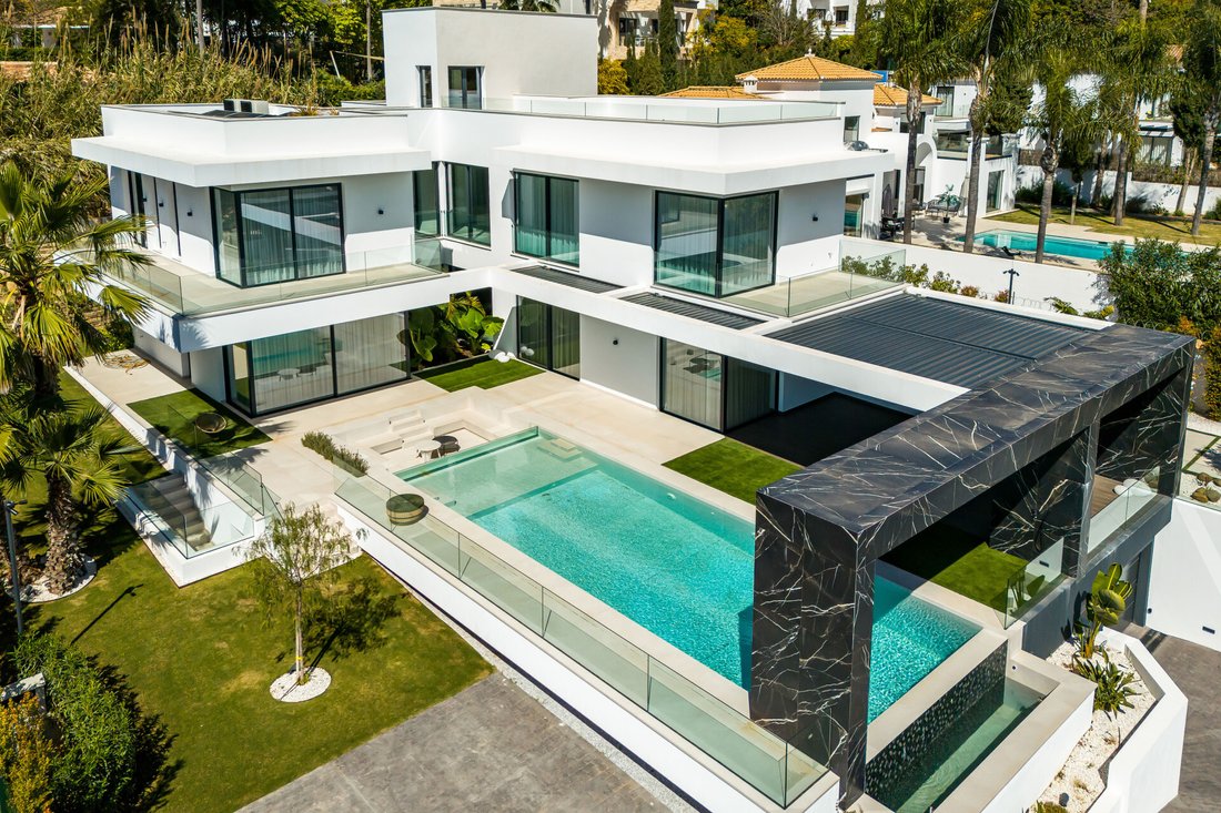 Villa in El Paraíso, Benahavis, Spain 1 - 17368145