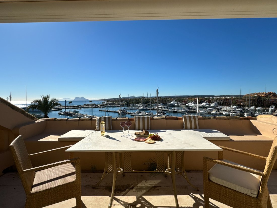 Penthouse in Sotogrande, San Roque, Andalusia 1 - 13620801