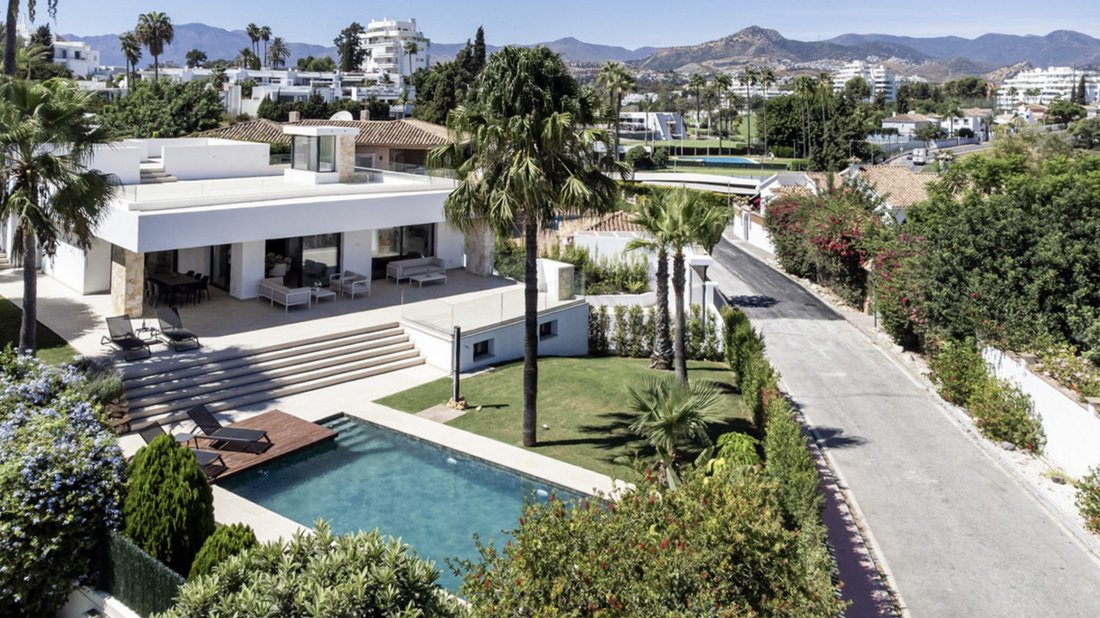 Villa in Guadalmina Alta, San Pedro de Alcantara, Spain 1 - 16903056