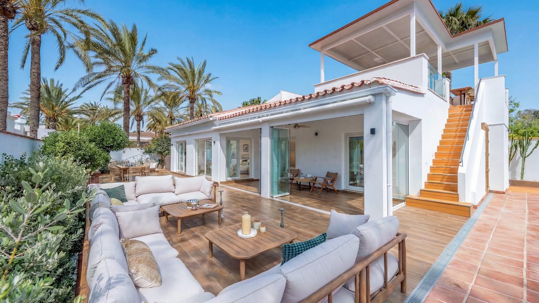 Villa in Elviria-Cabopino, Marbella, Spain 1 - 17648082
