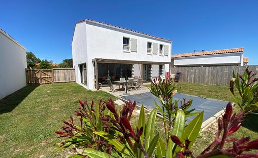 House in Saint-Denis-d'Oleron, Nouvelle-Aquitaine, France 1