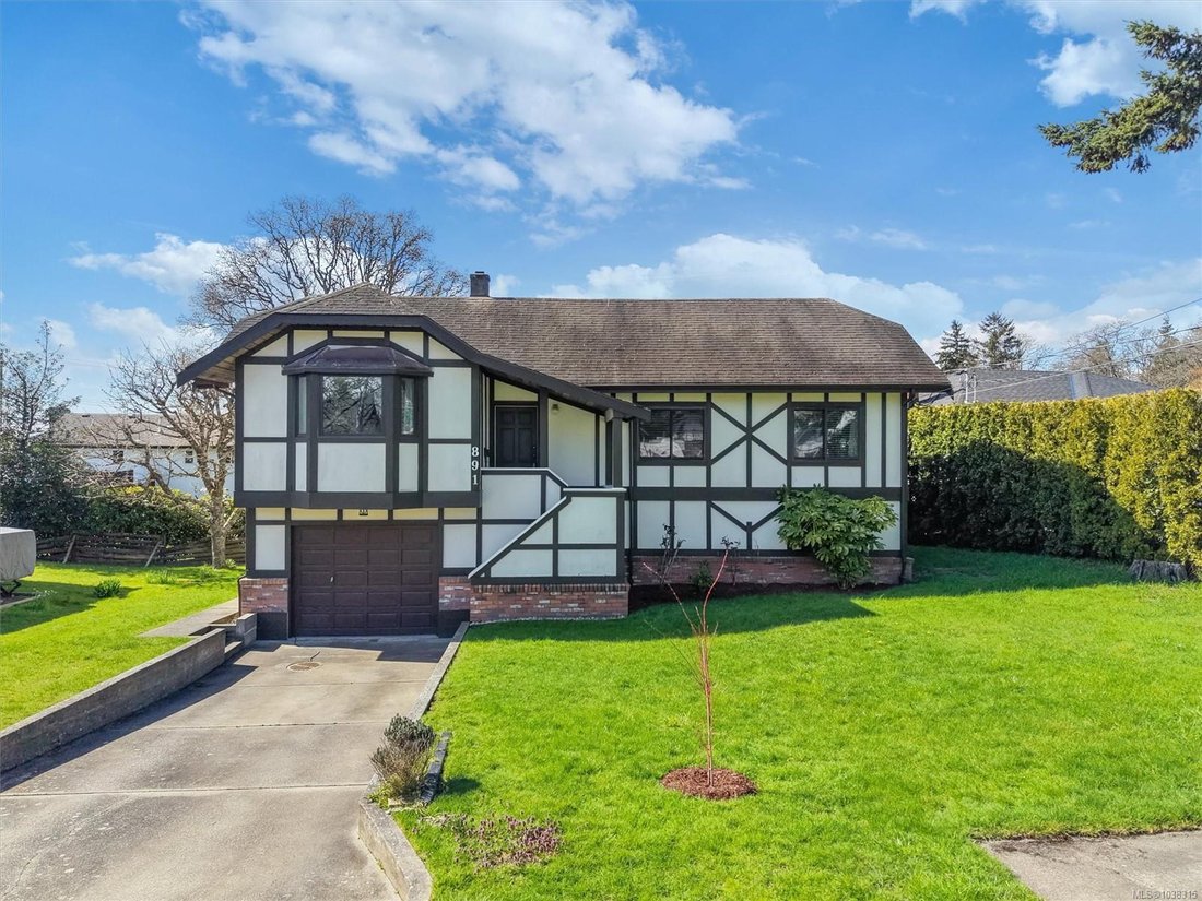 House in Saanich, British Columbia, Canada 1 - 18023750