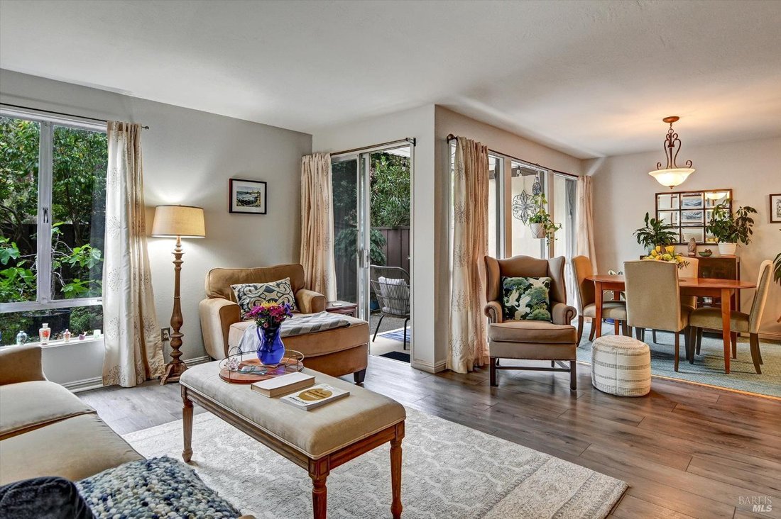 Condo in San Rafael, California, United States 2 - 18023723