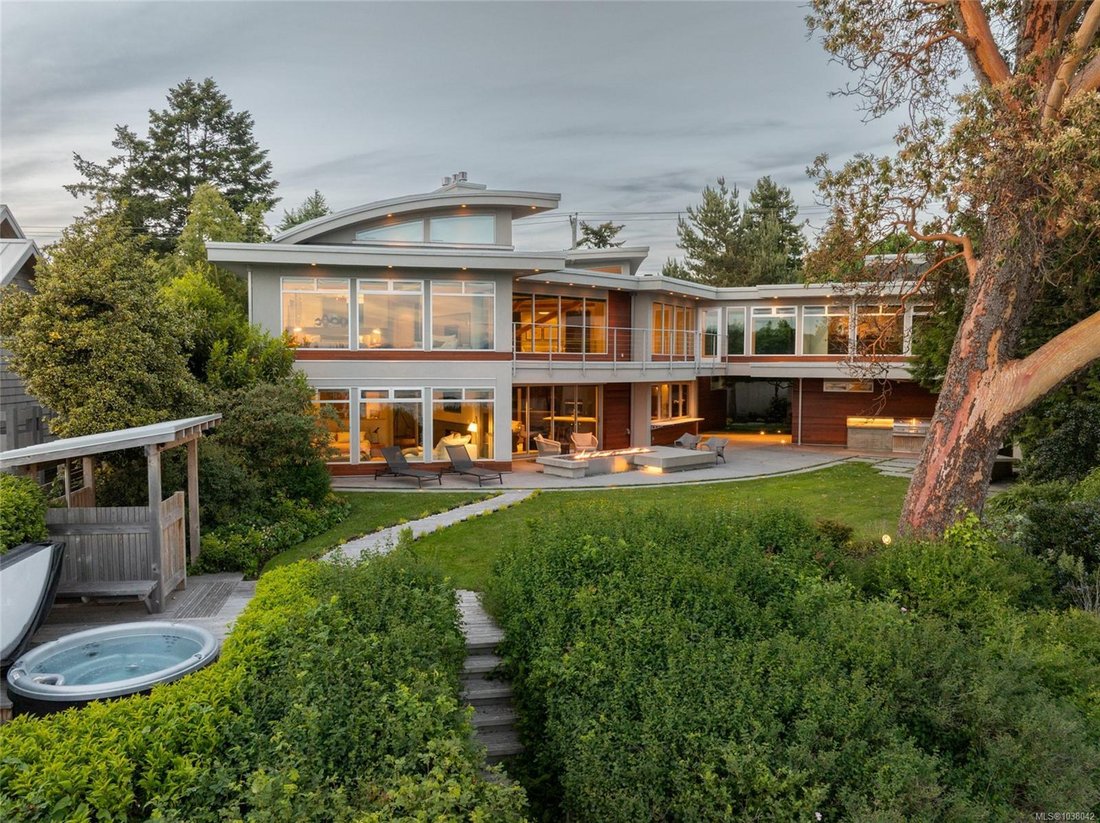 House in Saanich, British Columbia, Canada 2 - 18023746