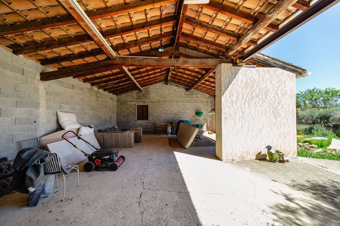 Land in Cabrières-d'Avignon, Provence-Alpes-Côte d'Azur, France 4 - 18022878