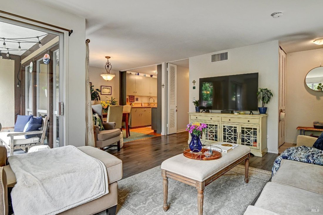 Condo in San Rafael, California, United States 3 - 18023723