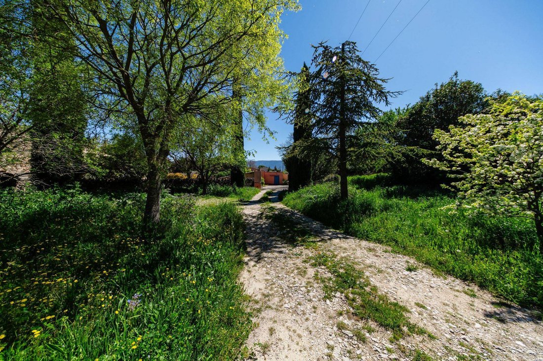 Land in Cabrières-d'Avignon, Provence-Alpes-Côte d'Azur, France 1 - 18022878
