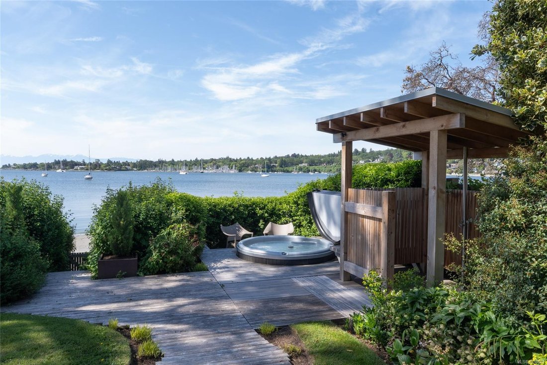 House in Saanich, British Columbia, Canada 4 - 18023746