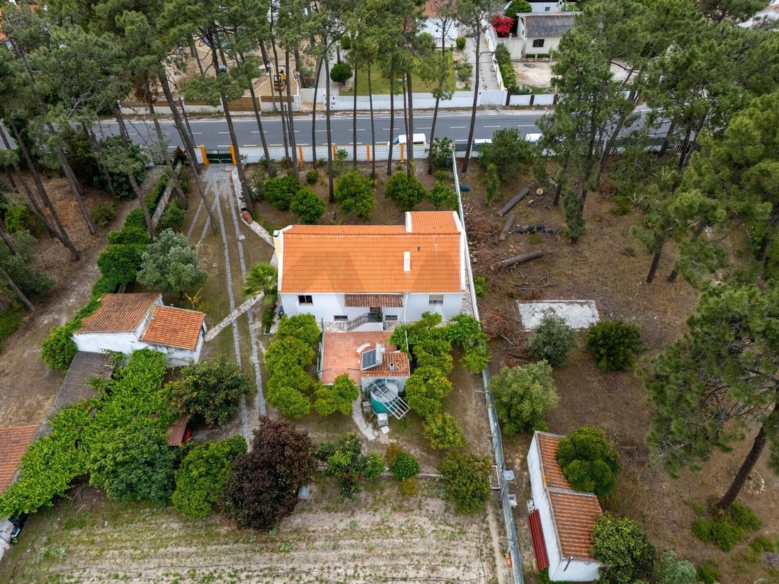 Townhouse in Charneca de Caparica e Sobreda, Setubal, Portugal 1 - 18023170