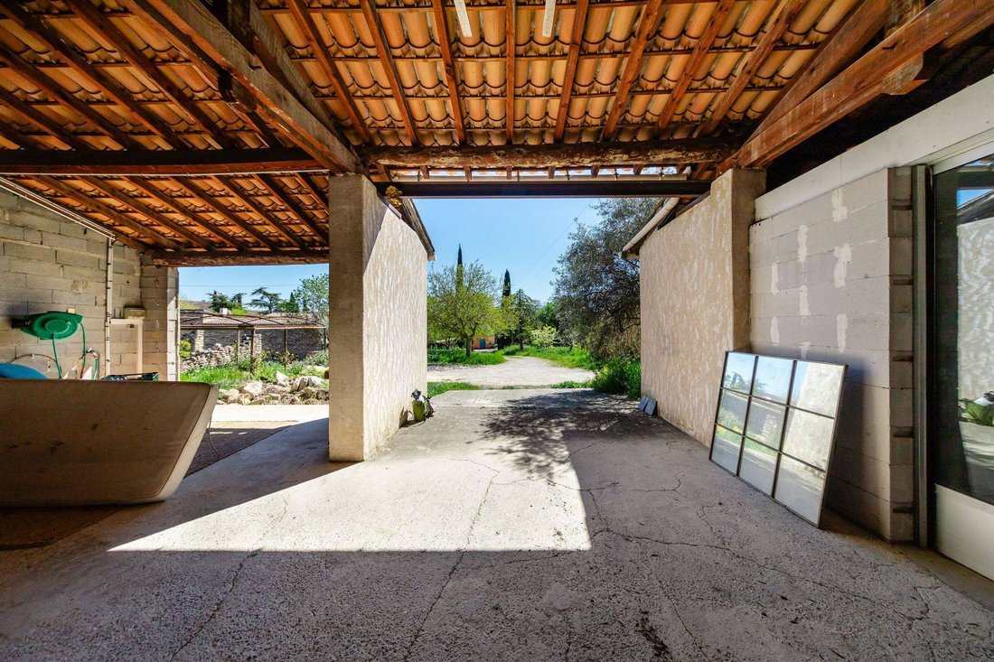 Land in Cabrières-d'Avignon, Provence-Alpes-Côte d'Azur, France 3 - 18022878