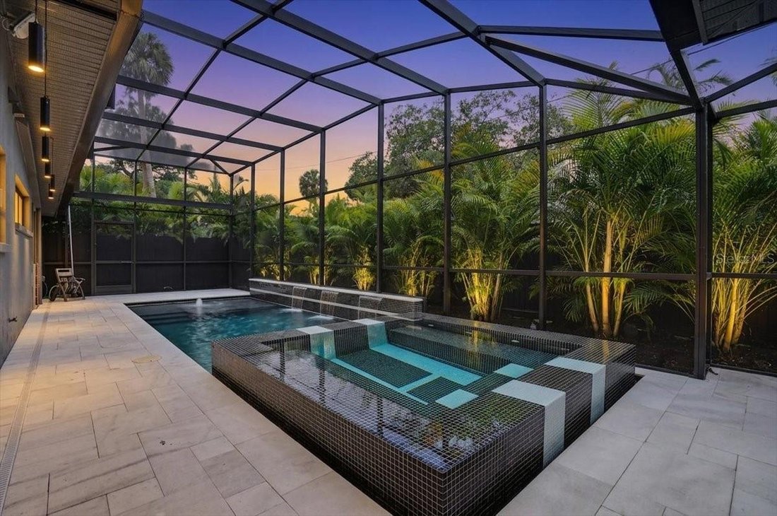 House in Tampa, Florida, United States 3 - 18019602