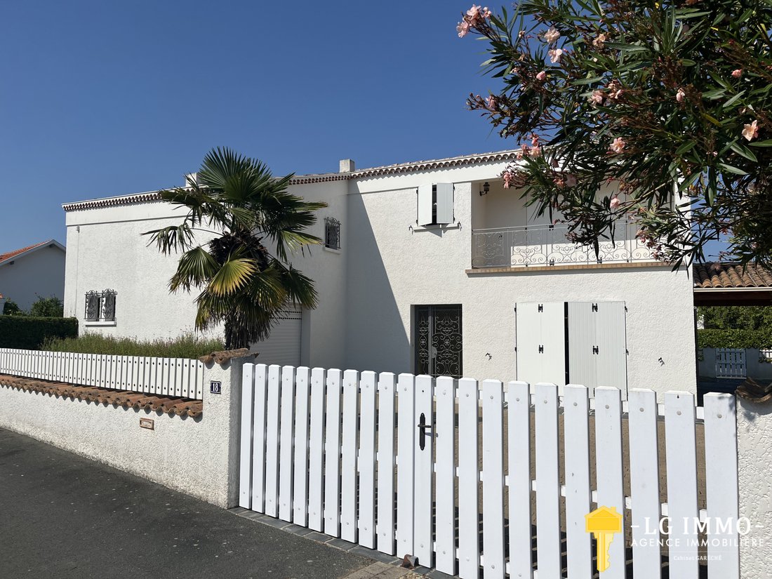 House in Saint-Georges-de-Didonne, Nouvelle-Aquitaine, France 1 - 16973470