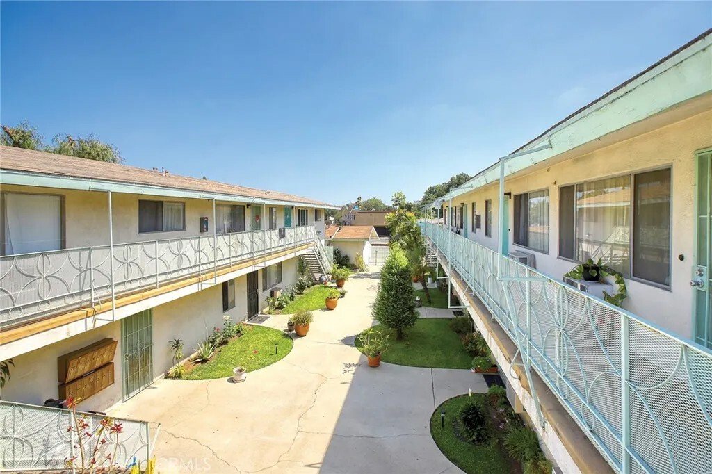 Huntington Park, California, United States 3 - 18022759