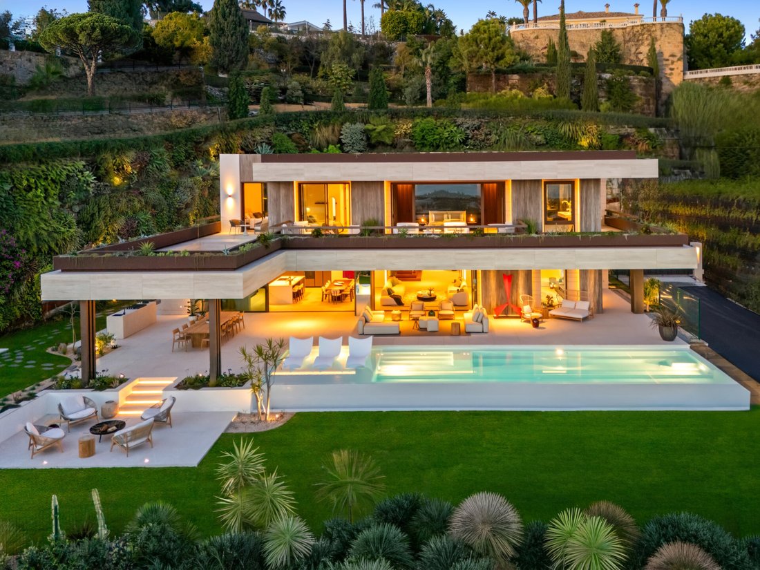 Villa in La Quinta, Benahavis, Andalusia 1 - 16944316