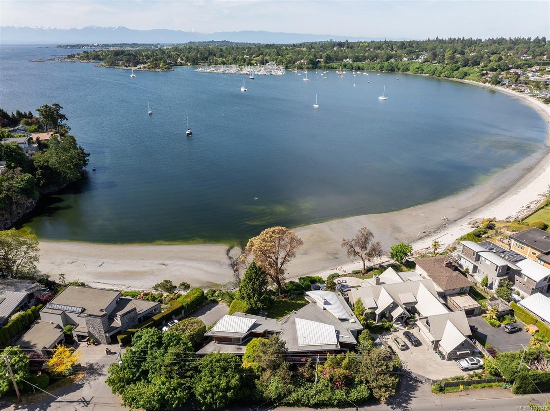 House in Saanich, British Columbia, Canada 1 - 18023746