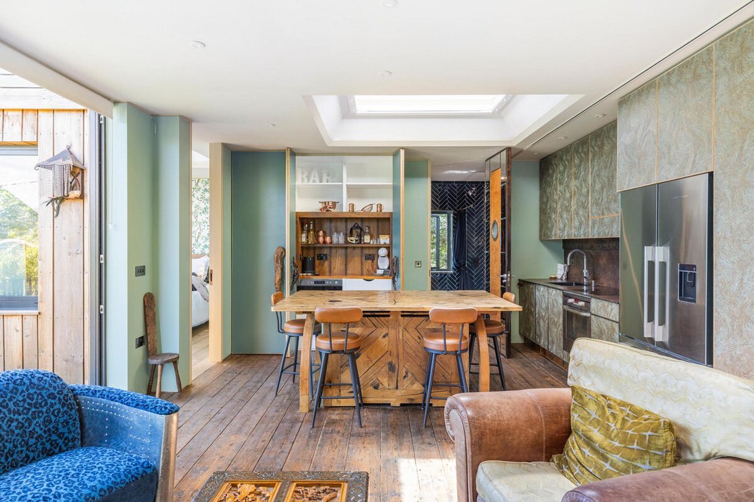 House in Elmbridge, England 4 - 18022951