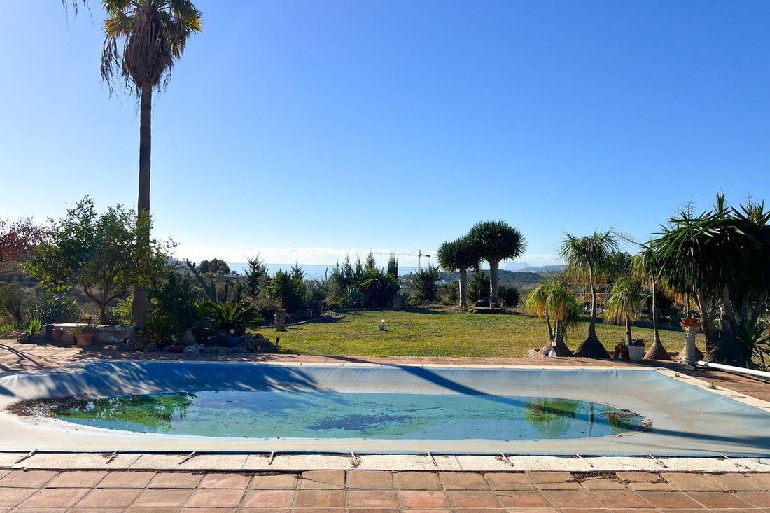 Villa in Estepona, Andalusia, Spain 2 - 13949181