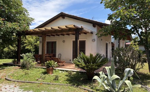 Villa in Tonfano, Pietrasanta, Italy 1