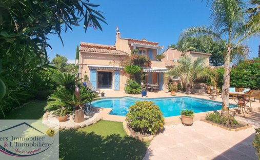 Villa in Hyeres, Provence-Alpes-Côte d'Azur, France 1