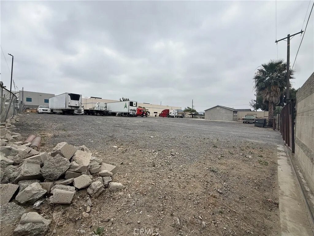 House in Fontana, California, United States 4 - 18022712