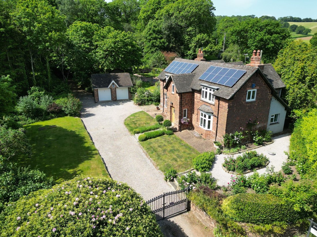 House in Mamhead, England 1 - 16540703