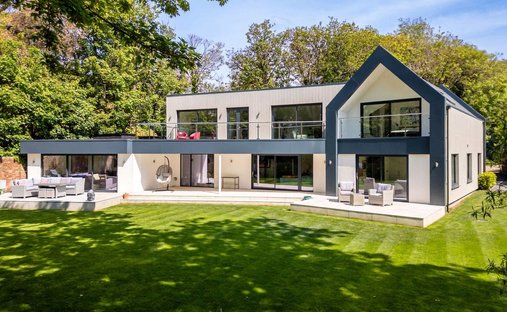 House in Highcliffe, England 1