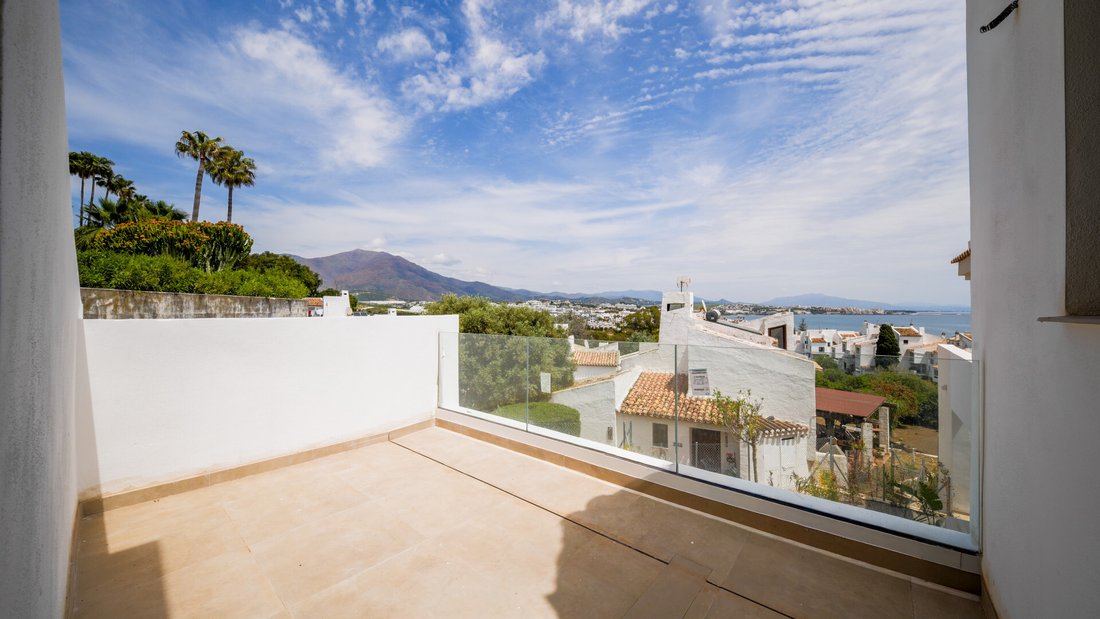 Townhouse in Estepona, Andalusia, Spain 1 - 17926504