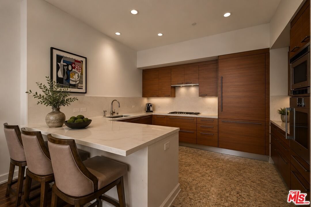 Condo in Los Angeles, California, United States 3 - 18024072