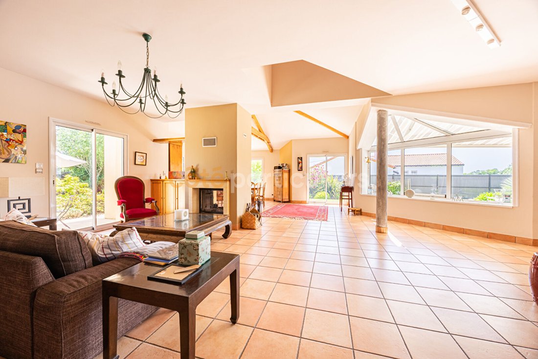 Villa in Saint-Leger-les-Vignes, Pays de la Loire, France 4 - 18024210