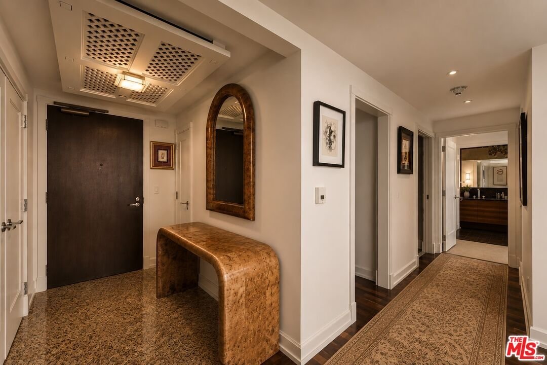 Condo in Los Angeles, California, United States 4 - 18024072
