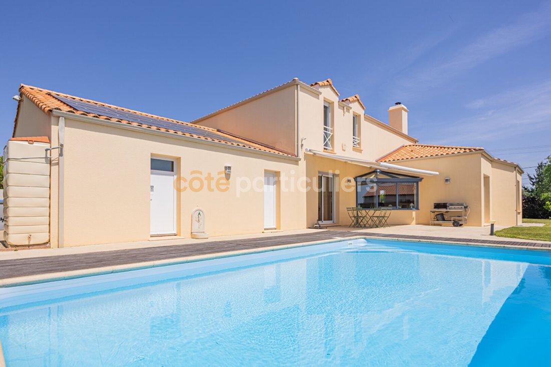 Villa in Saint-Leger-les-Vignes, Pays de la Loire, France 1 - 18024210