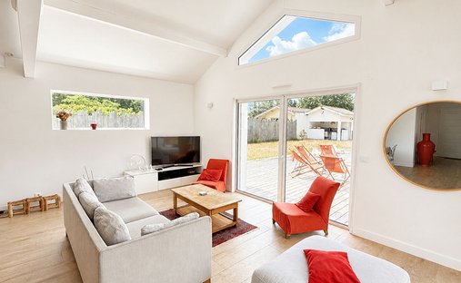 Villa in Salles, Nouvelle-Aquitaine, France 1
