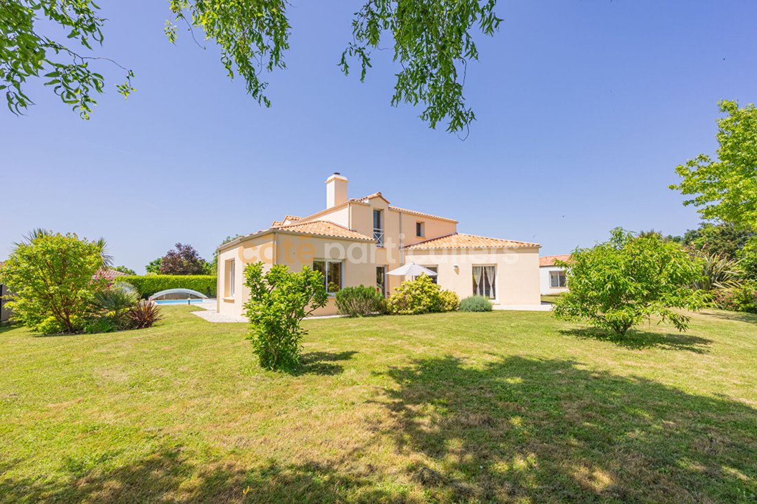 Villa in Saint-Leger-les-Vignes, Pays de la Loire, France 3 - 18024210