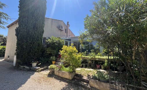 House in Centre, Fuveau, France 1